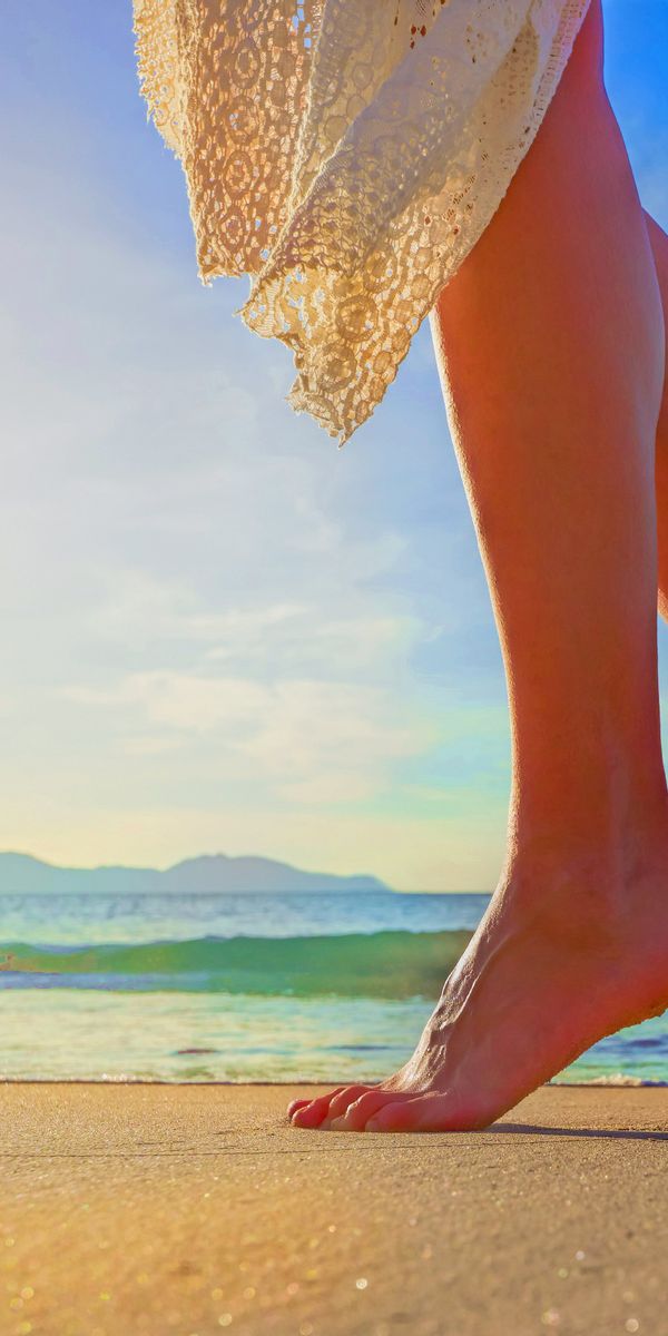 Стопы на море. Фото ног на море. Ножки в море фото. Beach barefeet ножки на пляже.