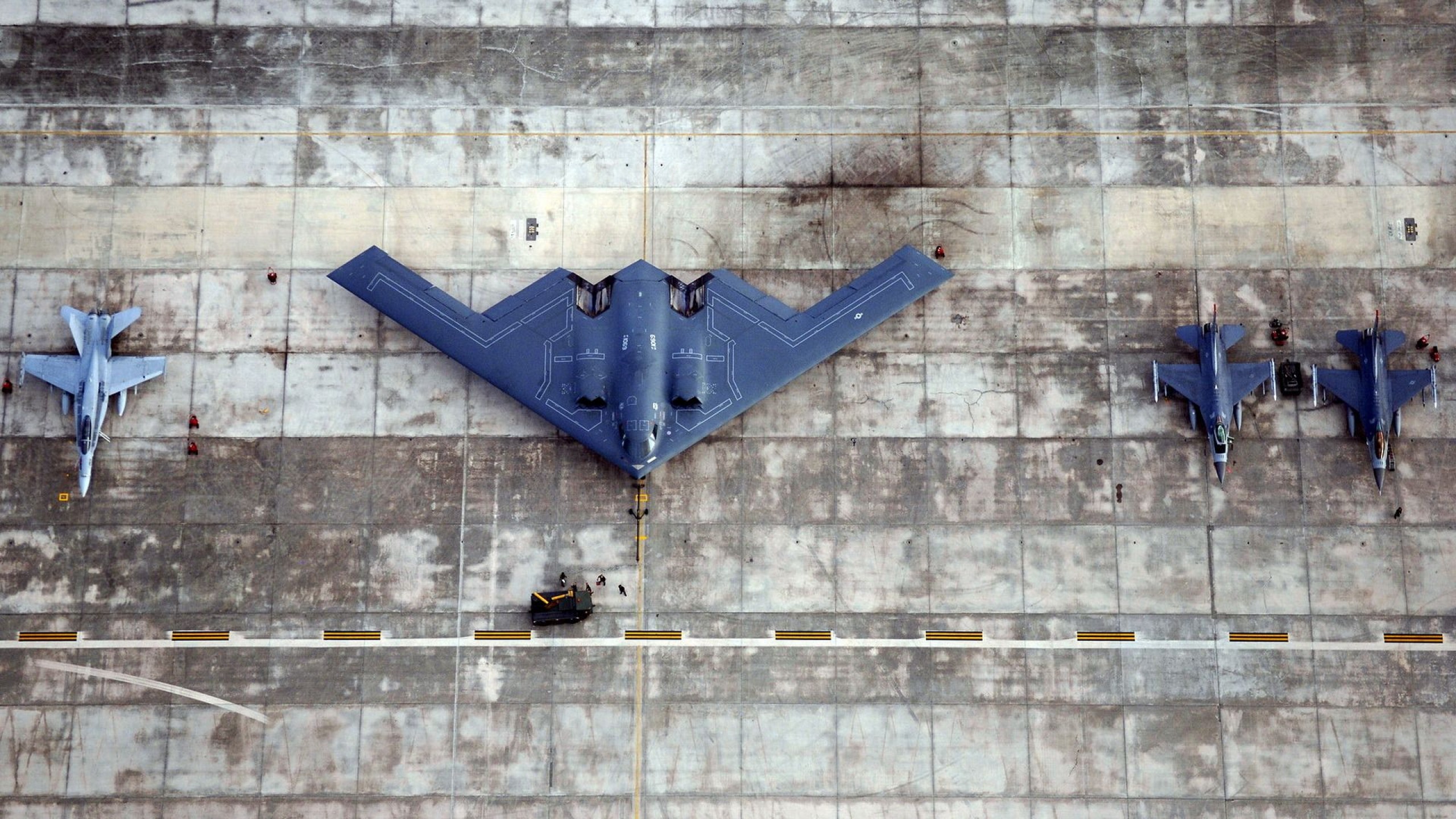 B2 plane. Стелс-бомбардировщик b-2. B-2 Spirit Stealth Bomber. Стелс b2 самолет невидимка. Нортроп б-2 спирит.