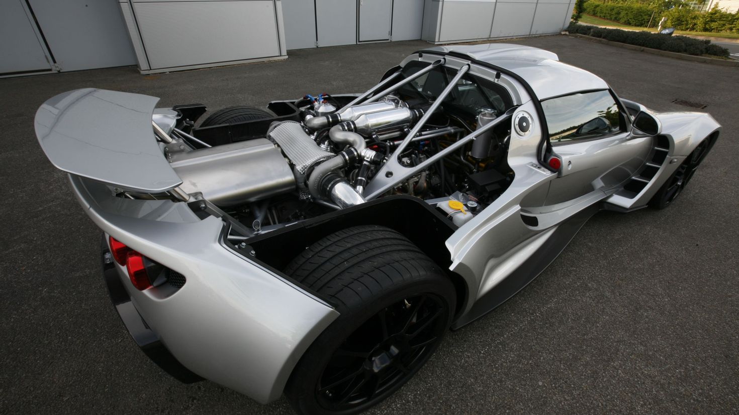 7 лошадиных сил. Hennessey Venom gt мотор. Лотус Веном ГТ. Hennessey Venom gt 2011. Lotus Hennessey Venom gt.