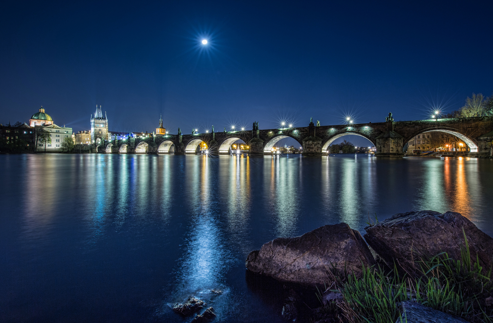 Скачать картинку Карлов Мост, Прага, Чехия, Мост, Мосты, Сделано Человеком в телефон бесплатно.