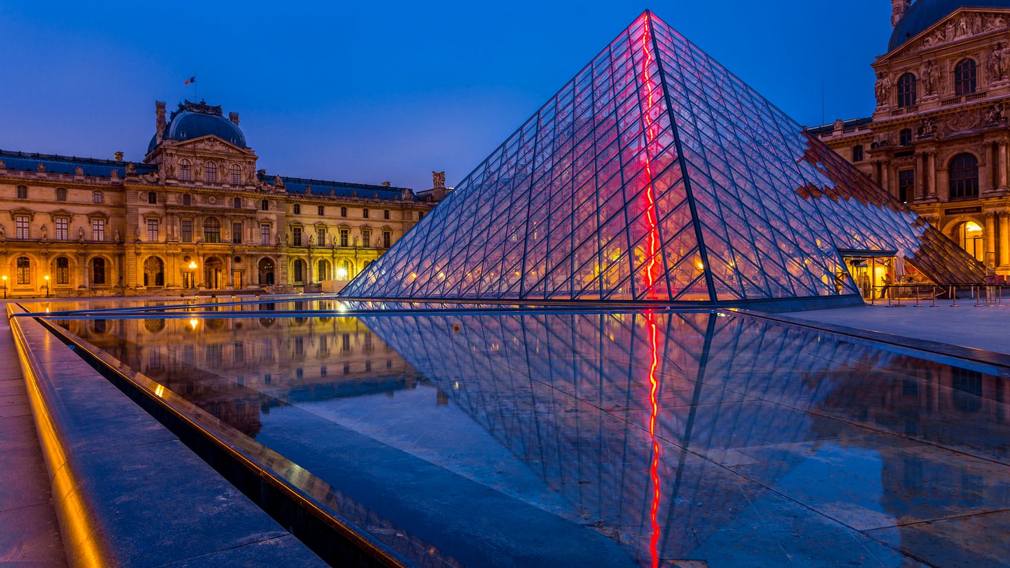 Paris official. Музеи. Лувр. Париж. Лувр Париж Франция. Музей Лувра в Париже. Париж Франция достопримечательности Лувр.