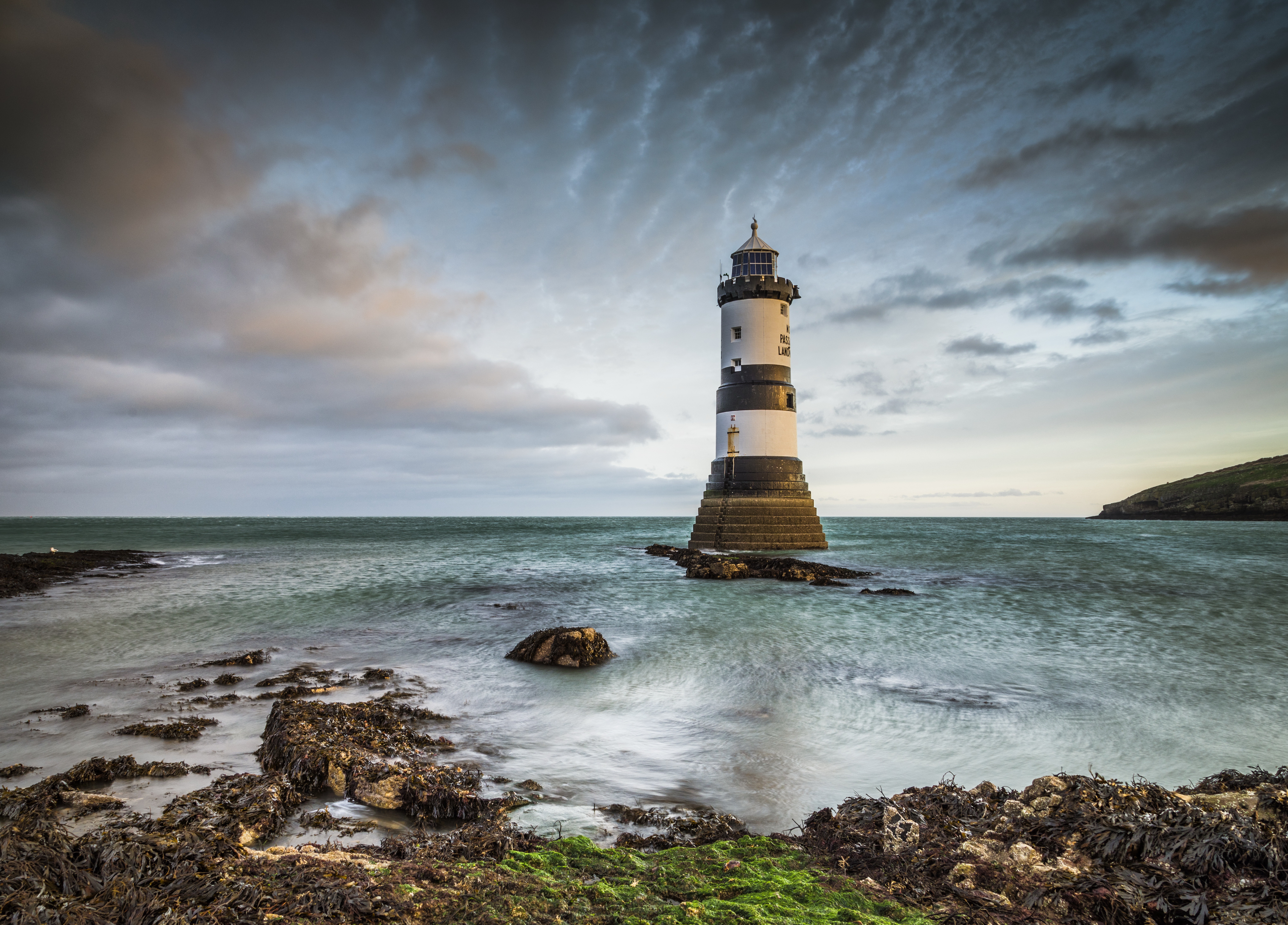 Coast lighting. Маяк в Великобритании. Маяк Анива. Маяк на острове Вестман Исландия. Маяк Британия.