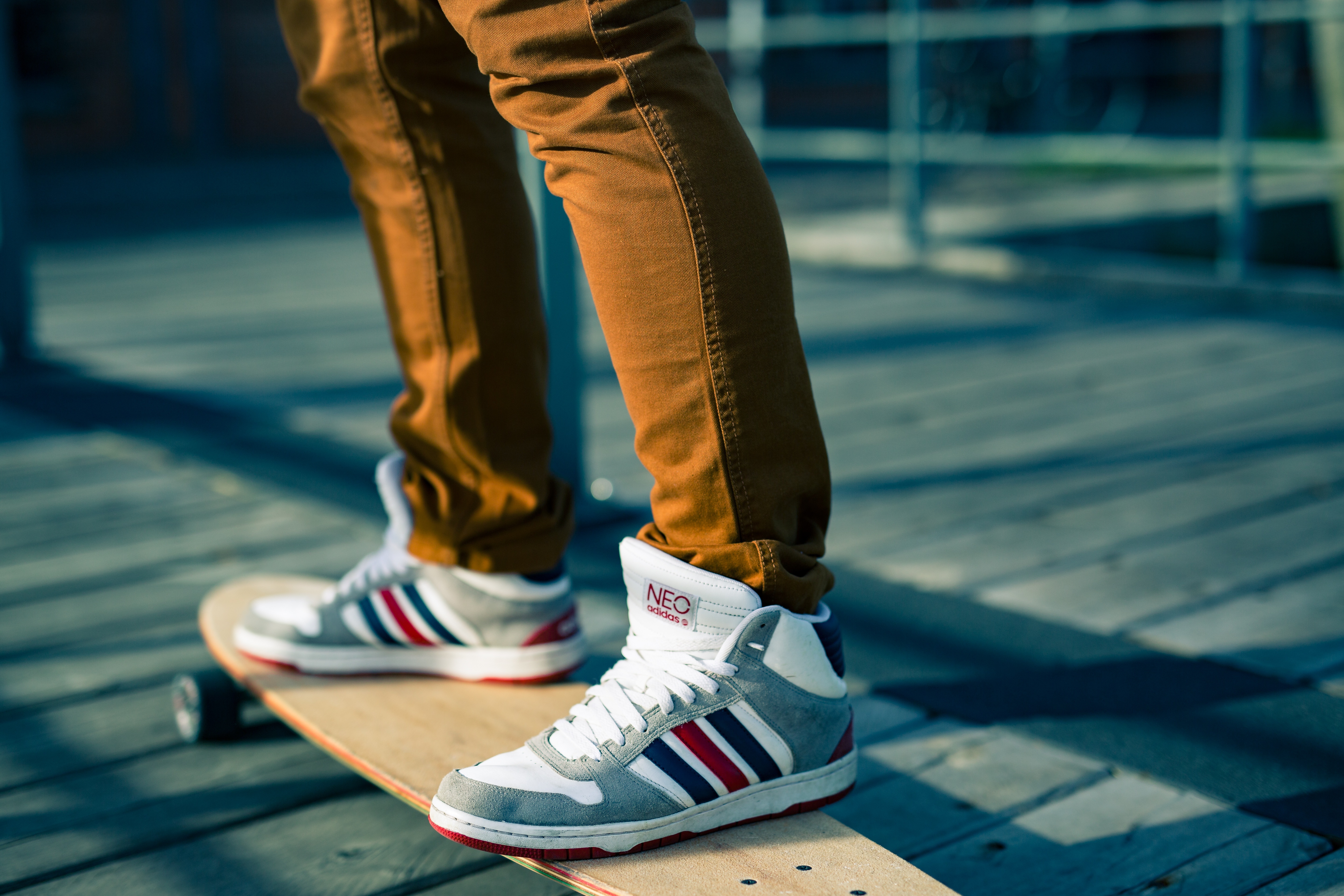 Handy-Wallpaper Sport, Sneakers, Adidas Neo, Turnschuhe, Skateboard kostenlos herunterladen.