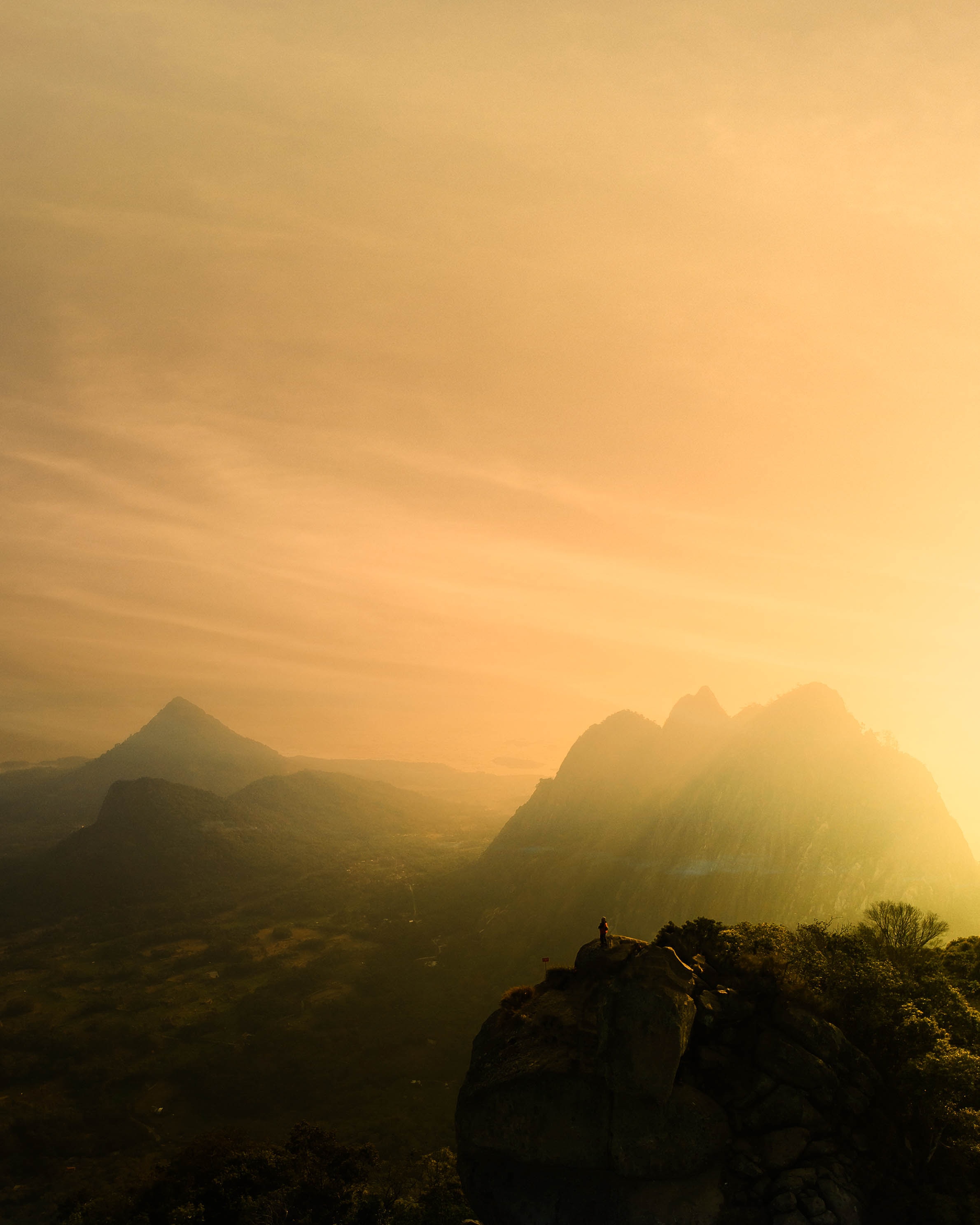 Free download wallpaper Fog, Tops, Sunlight, Nature, Mountains, Vertex, Landscape on your PC desktop