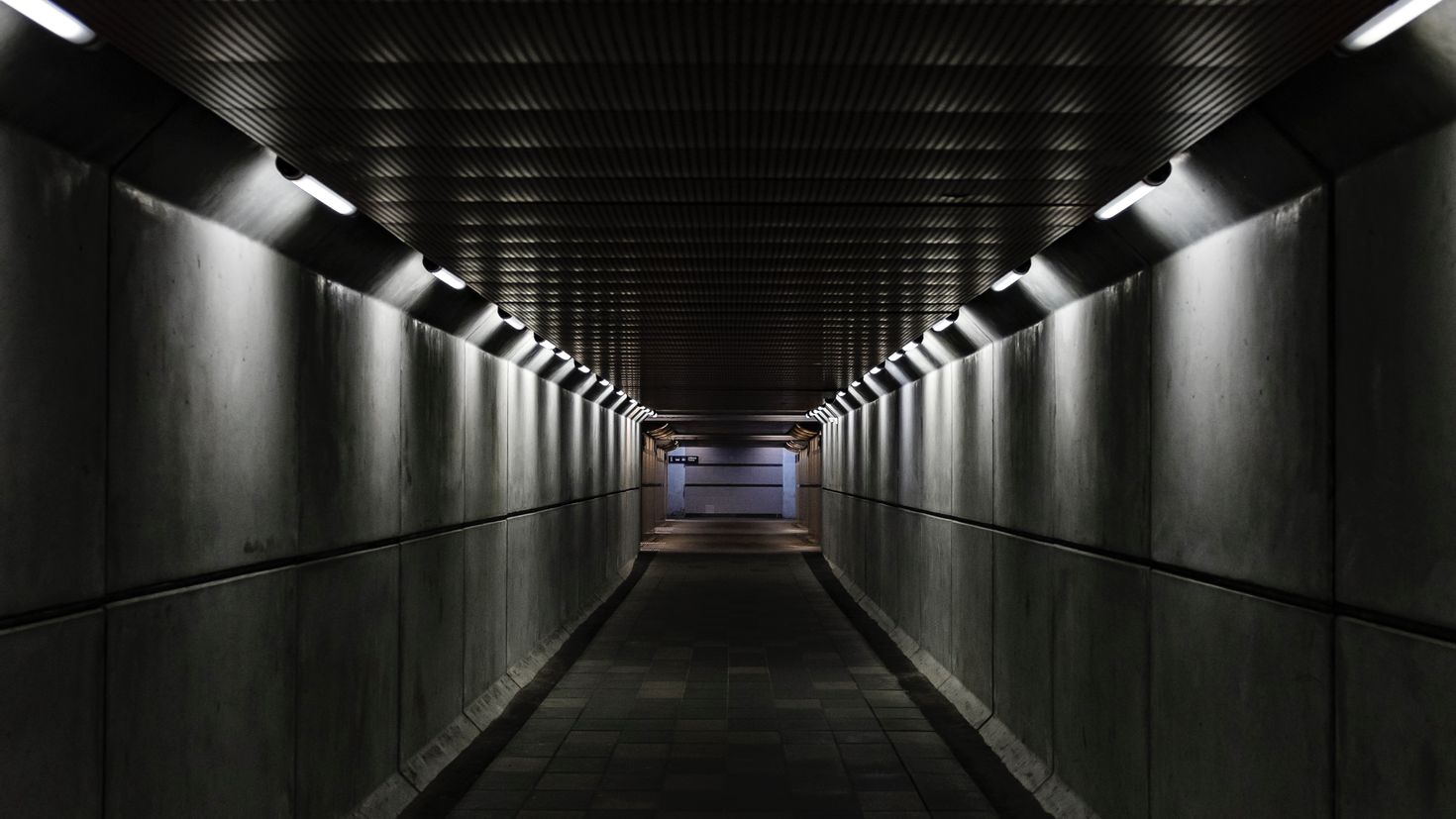Темный коридор