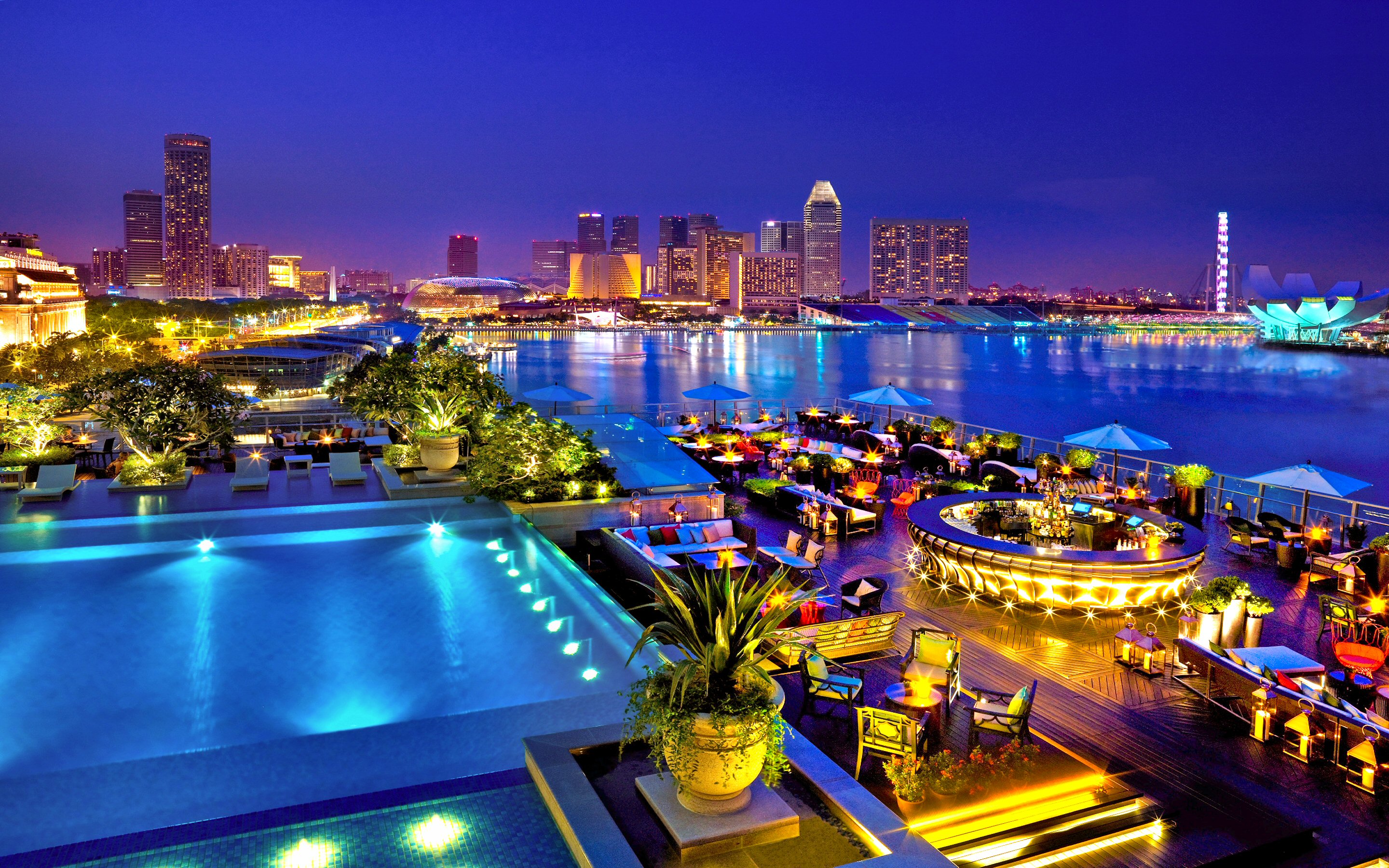346820 скачать картинку залив, сингапур, бассейн, красочный, города, сделано человеком, лазурный, отражение, крыша - обои и заставки бесплатно