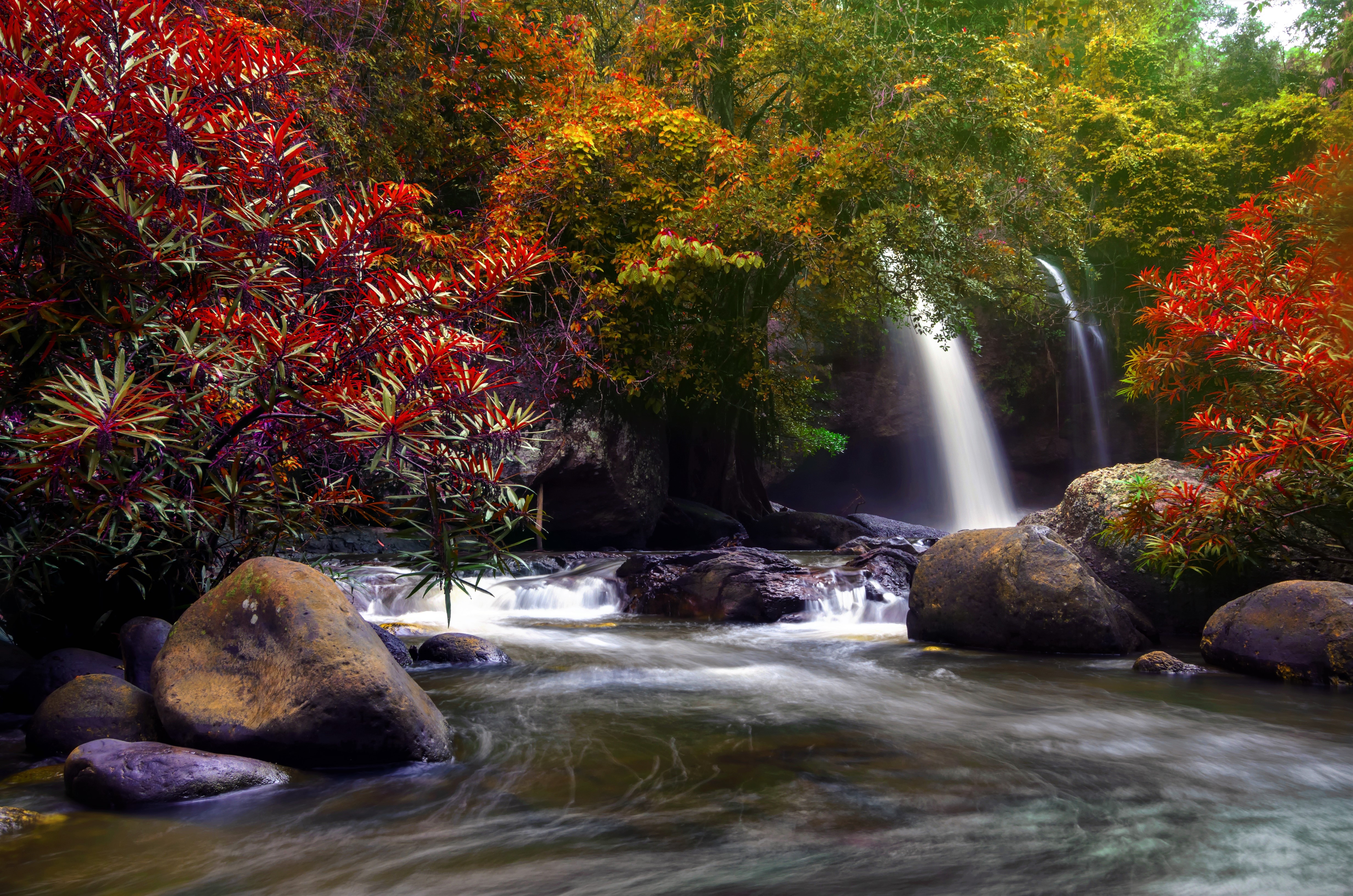 Осенний водопад