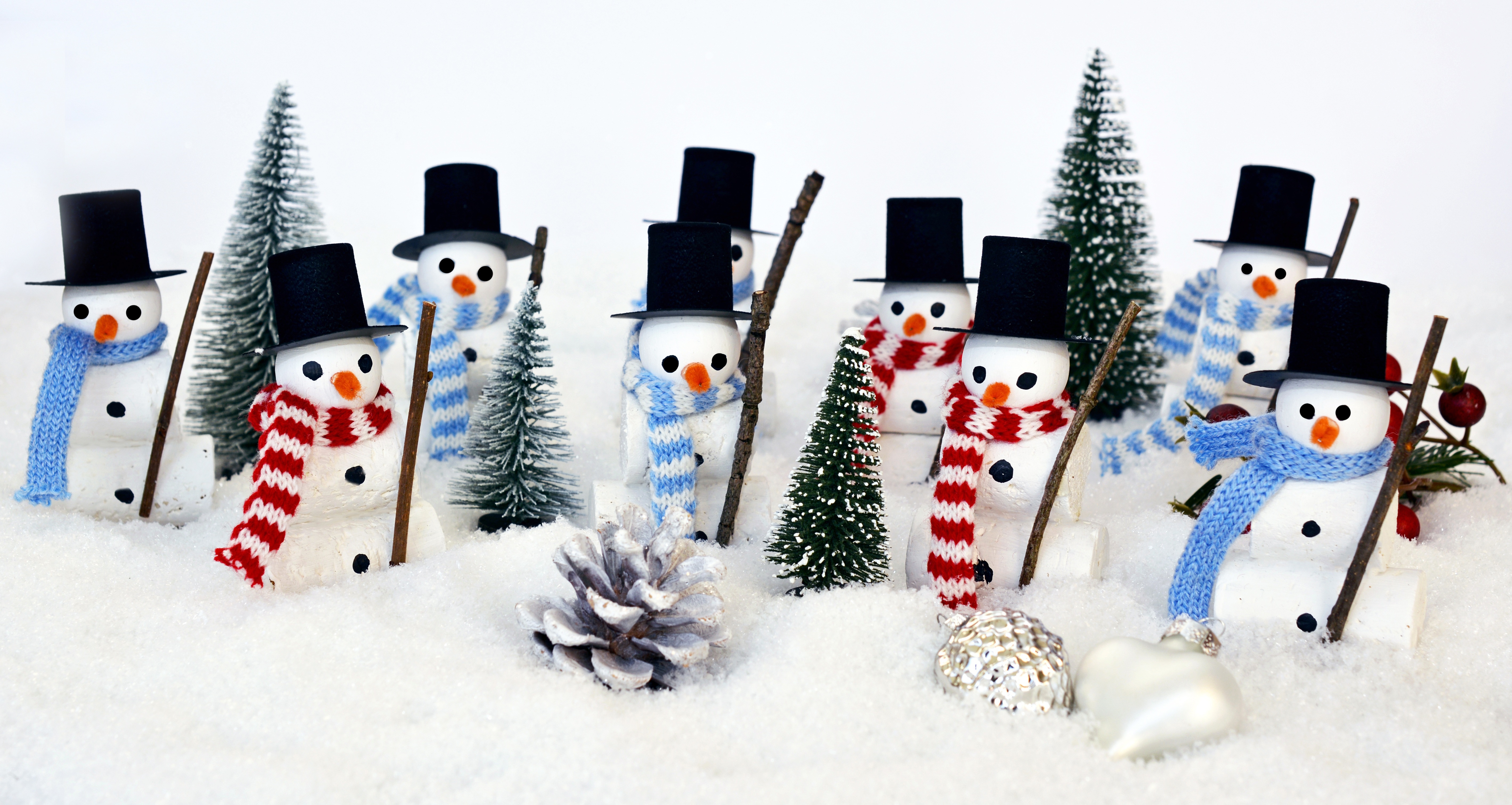 Free download wallpaper Winter, Snow, Snowman, Christmas, Holiday, Toy, Figurine on your PC desktop
