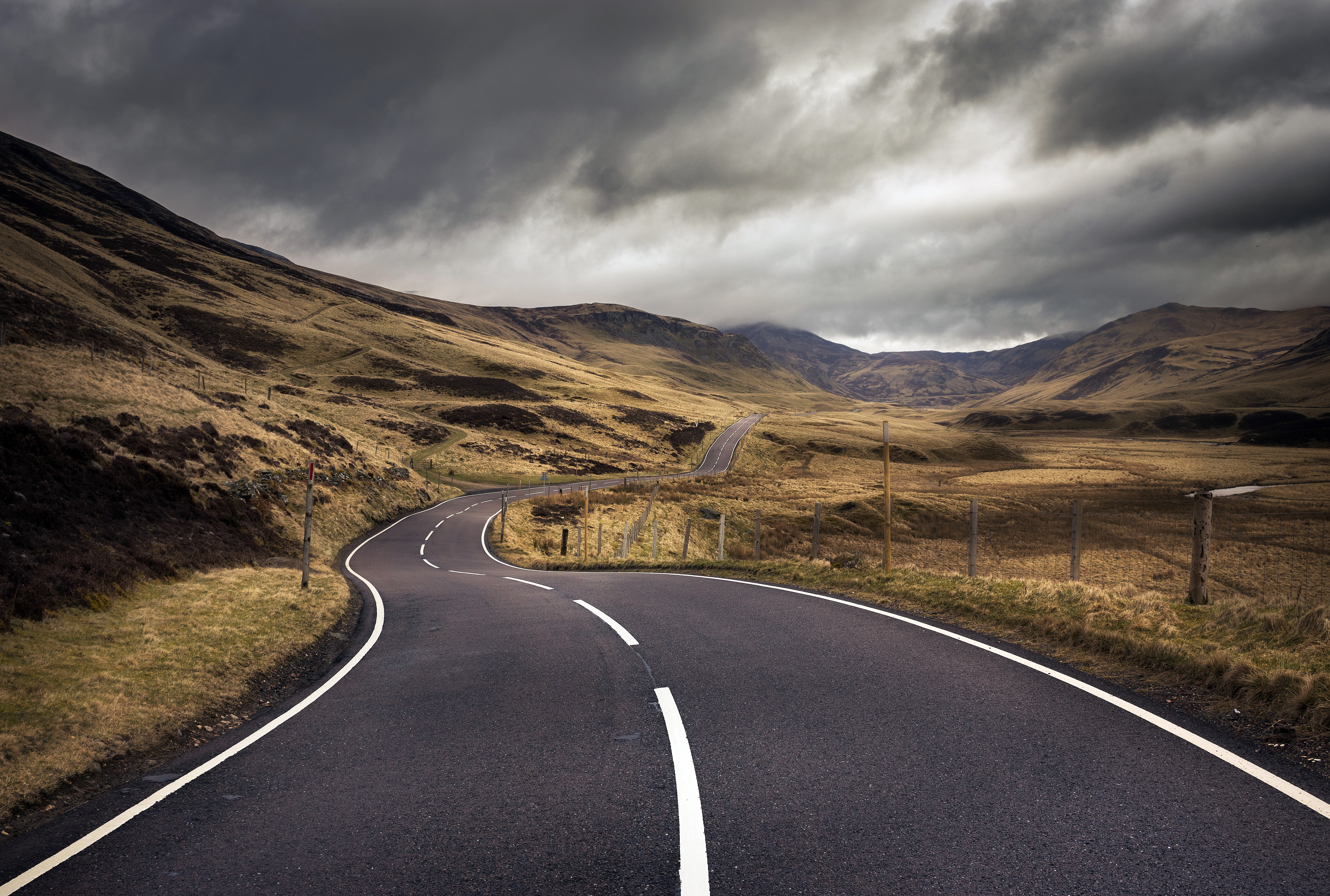 James road. Извилистая дорога. Пейзаж дорога. Фон дорога. Шотландия природа дорога.