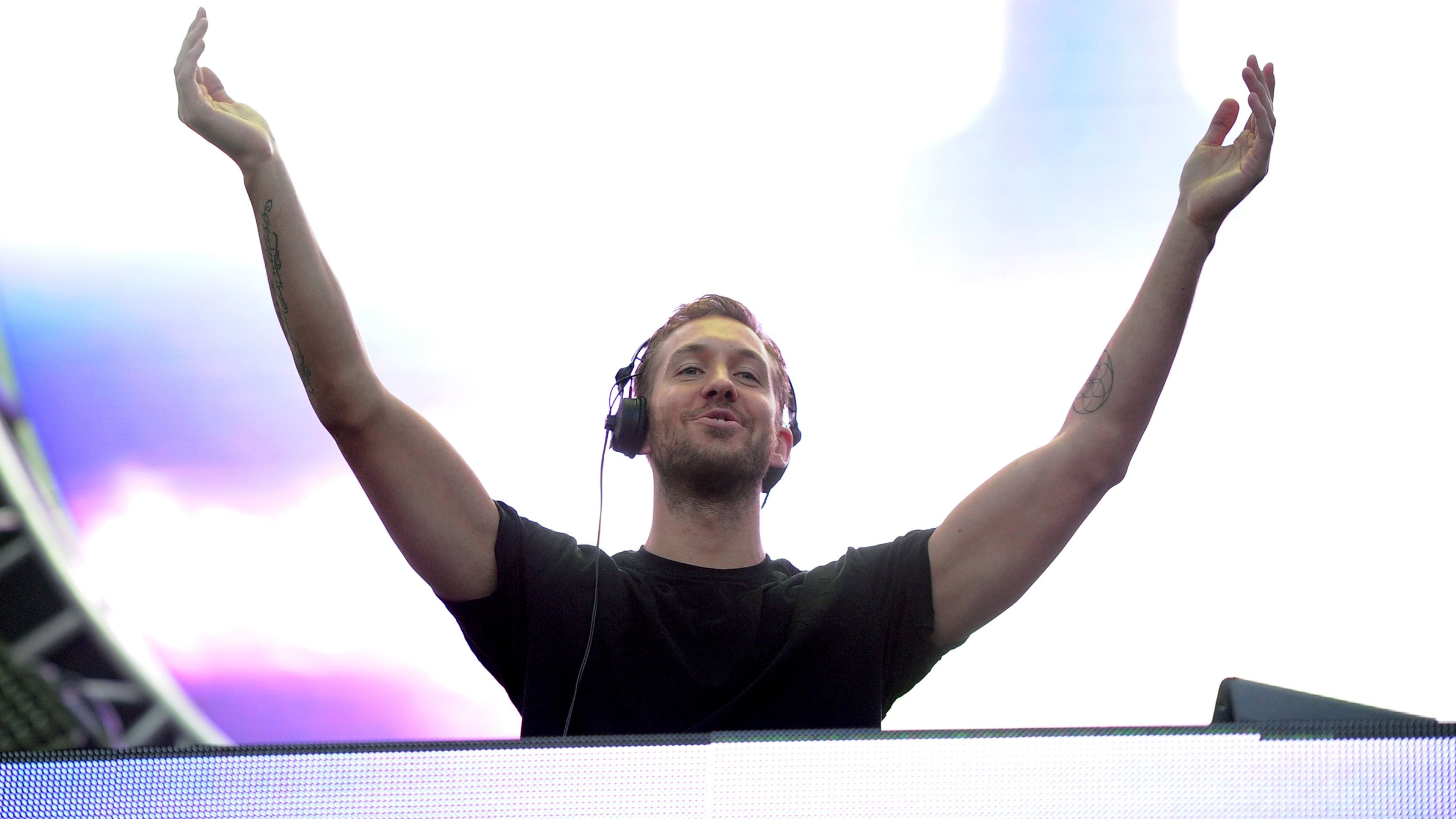 Calvin harris smith. Calvin музыкант. Кельвин музыкант 67. Calvin Harris обои. Calvin Harris HD.