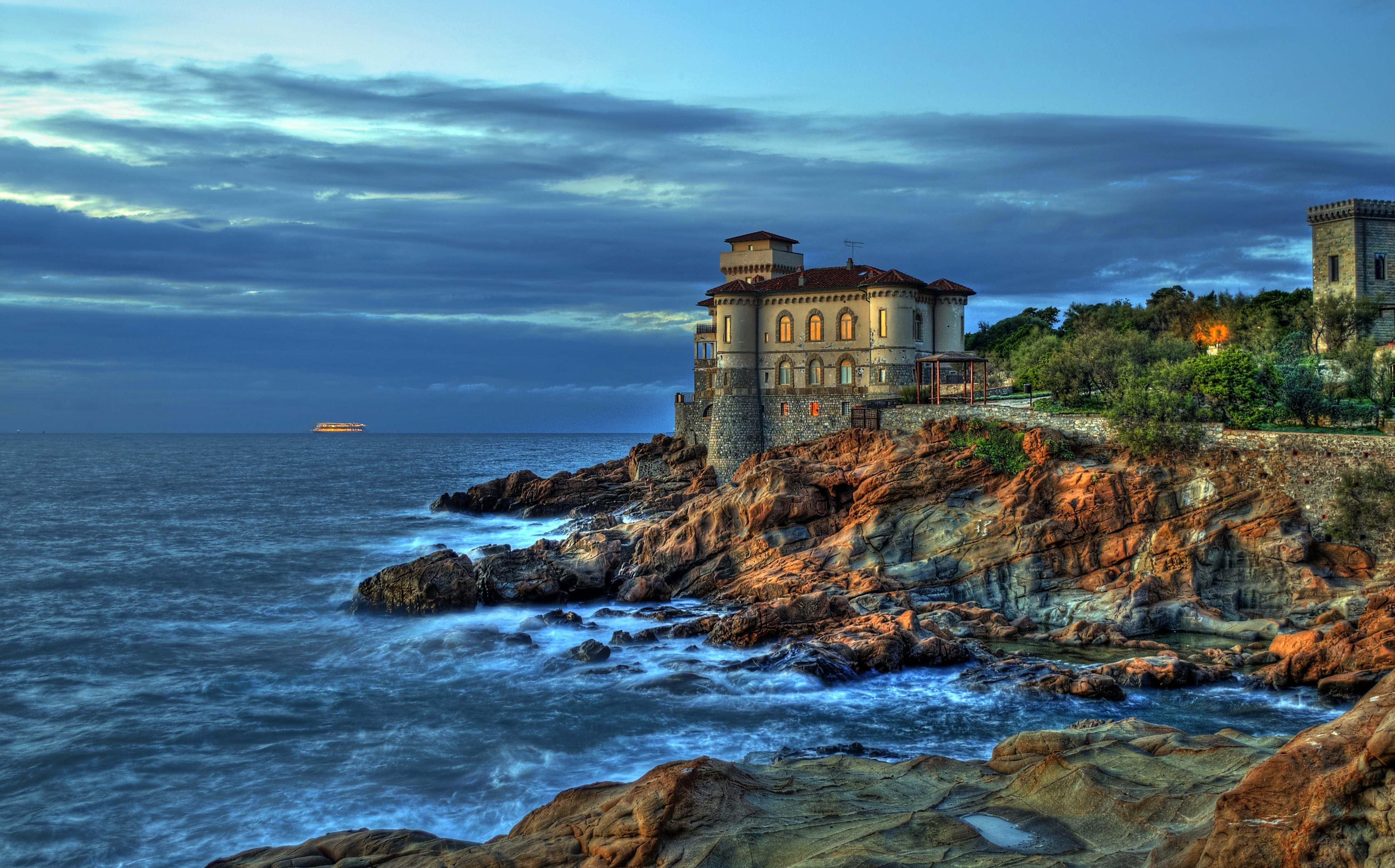 Замок Португалия на берегу моря