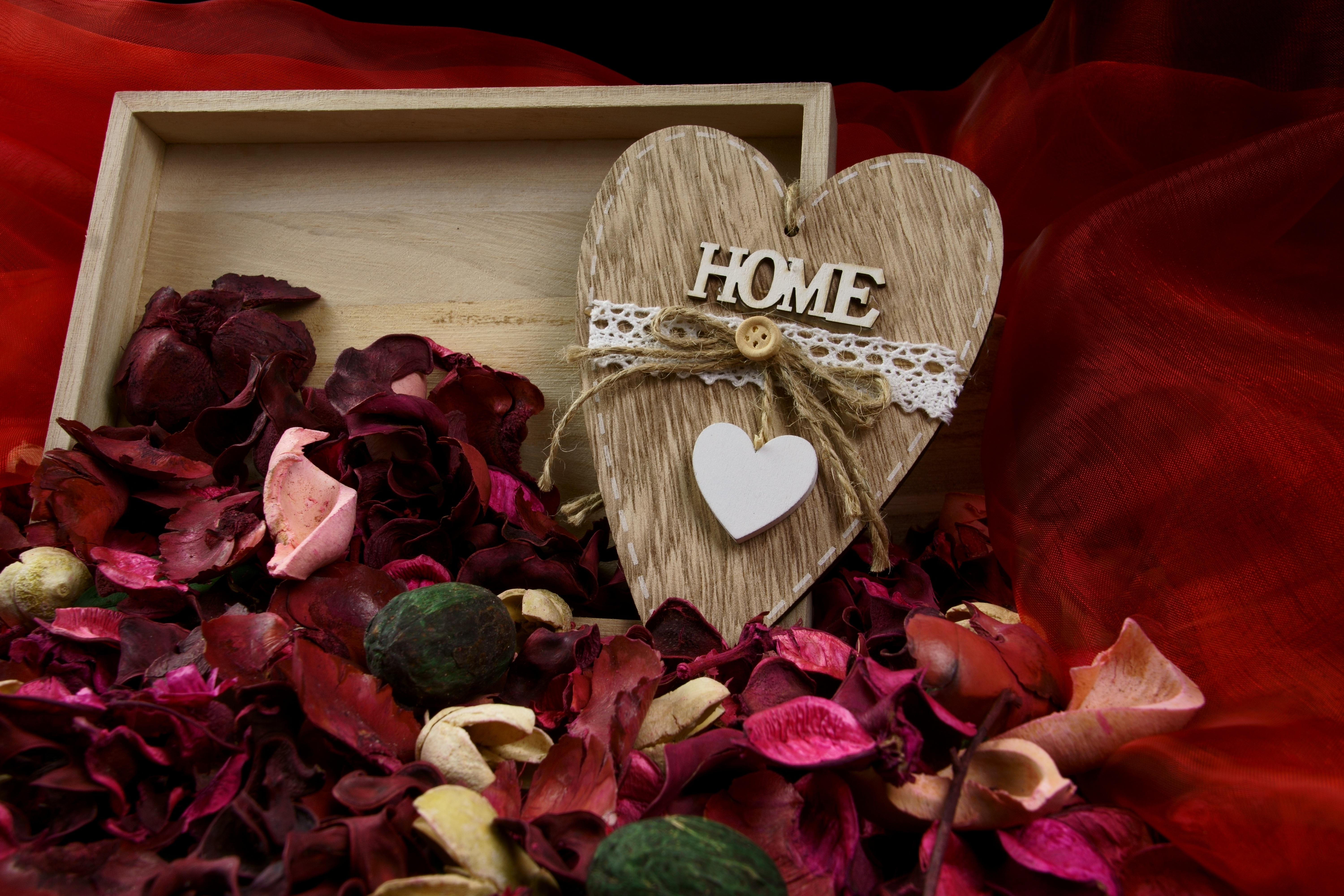 petals, letters, love, heart Smartphone Background