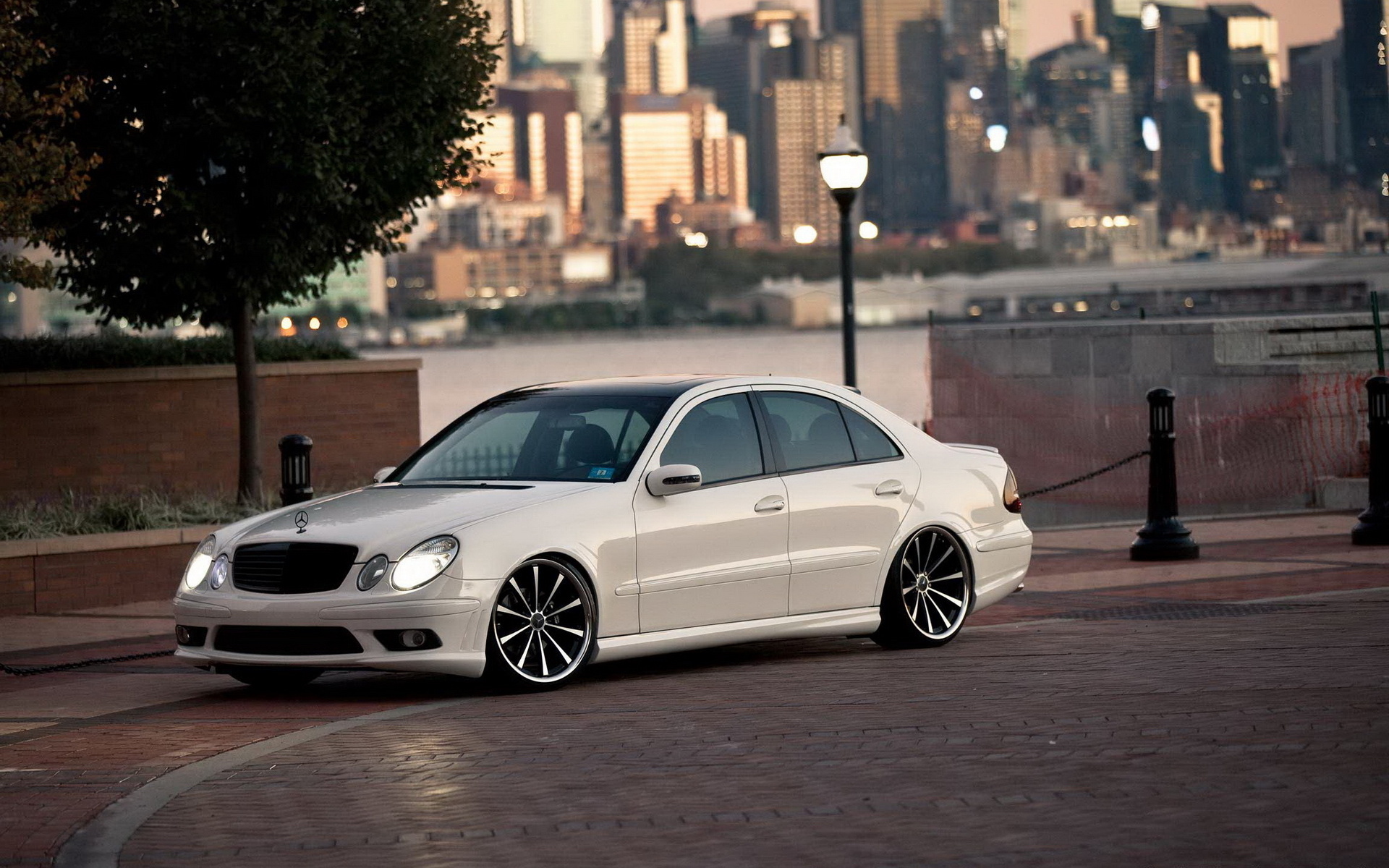 Mercedes Benz e class w211 White