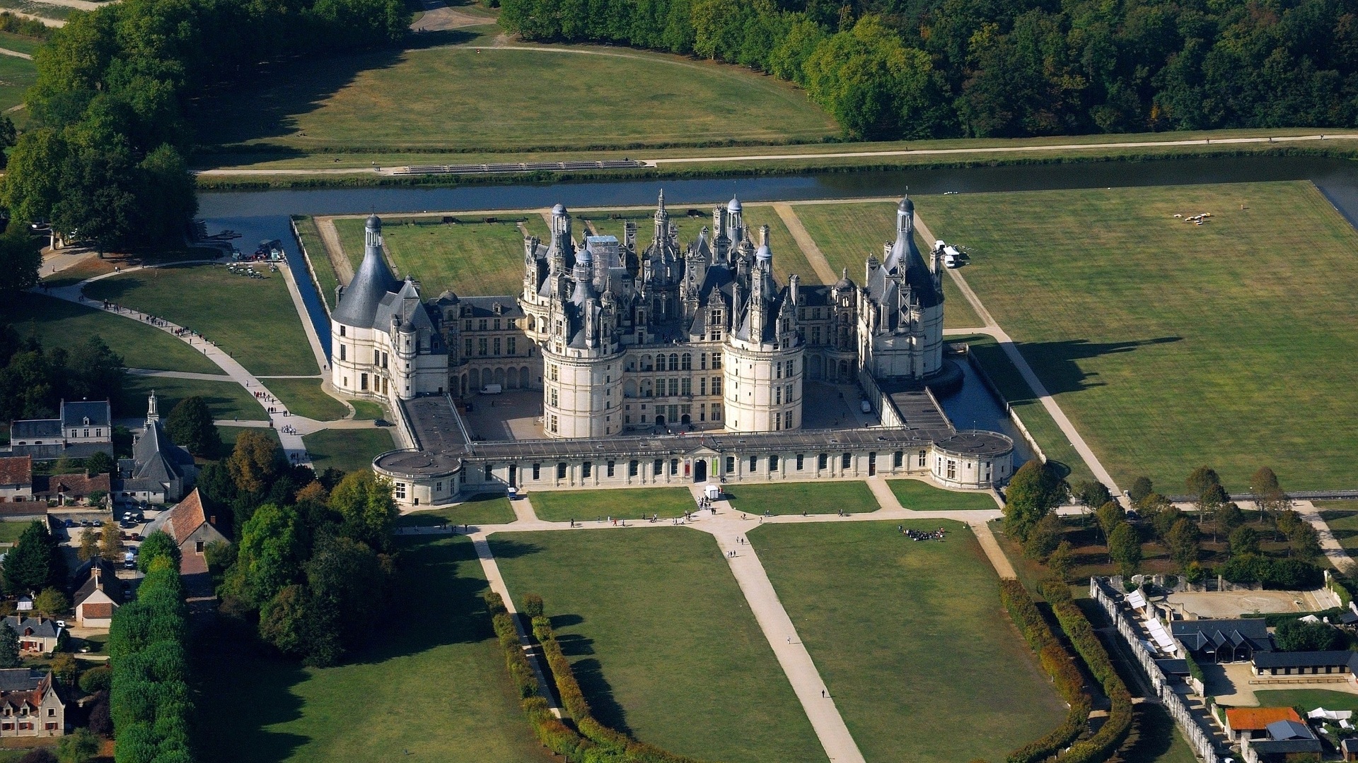 Королевский замок Шамбор во Франции